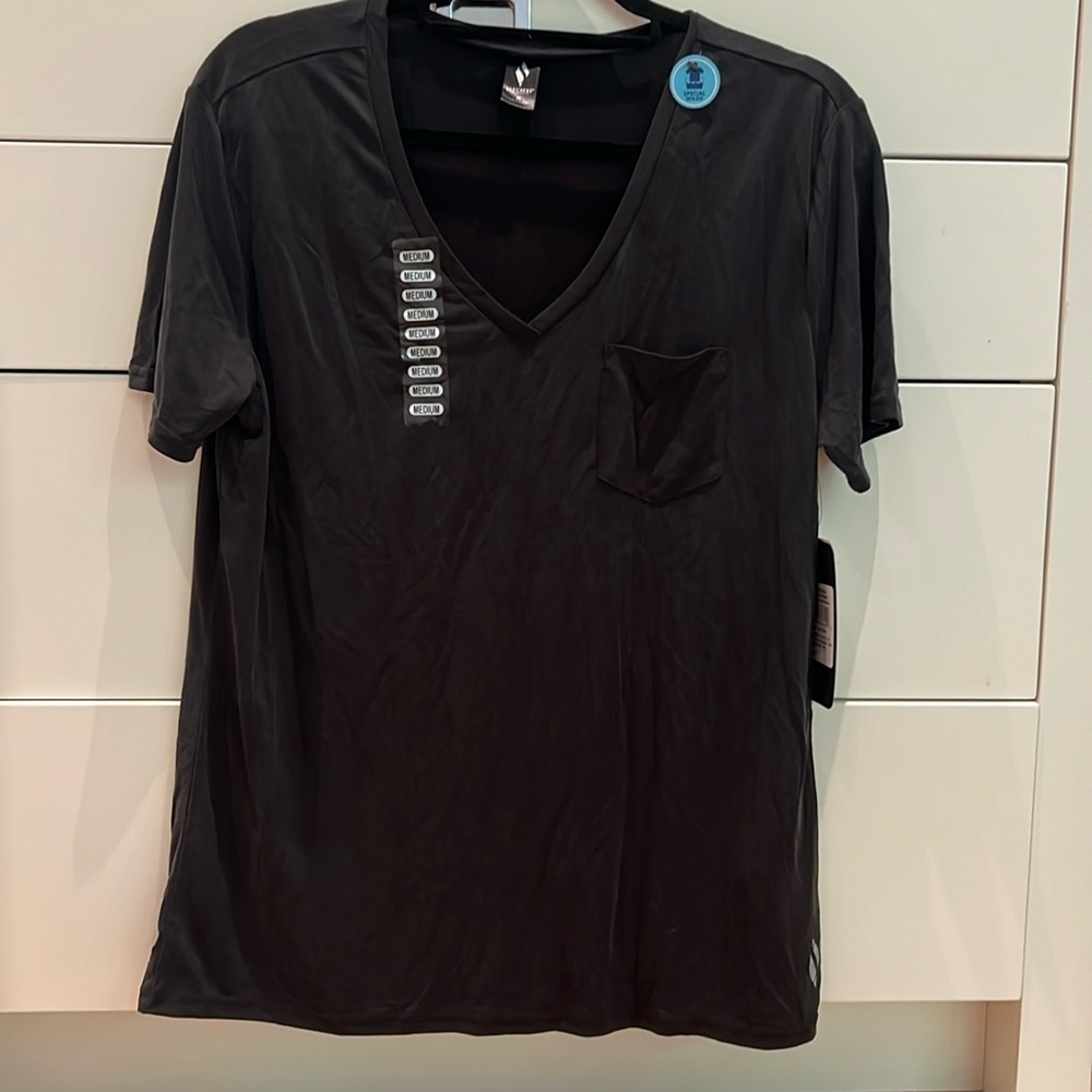 Sketchers vneck tee